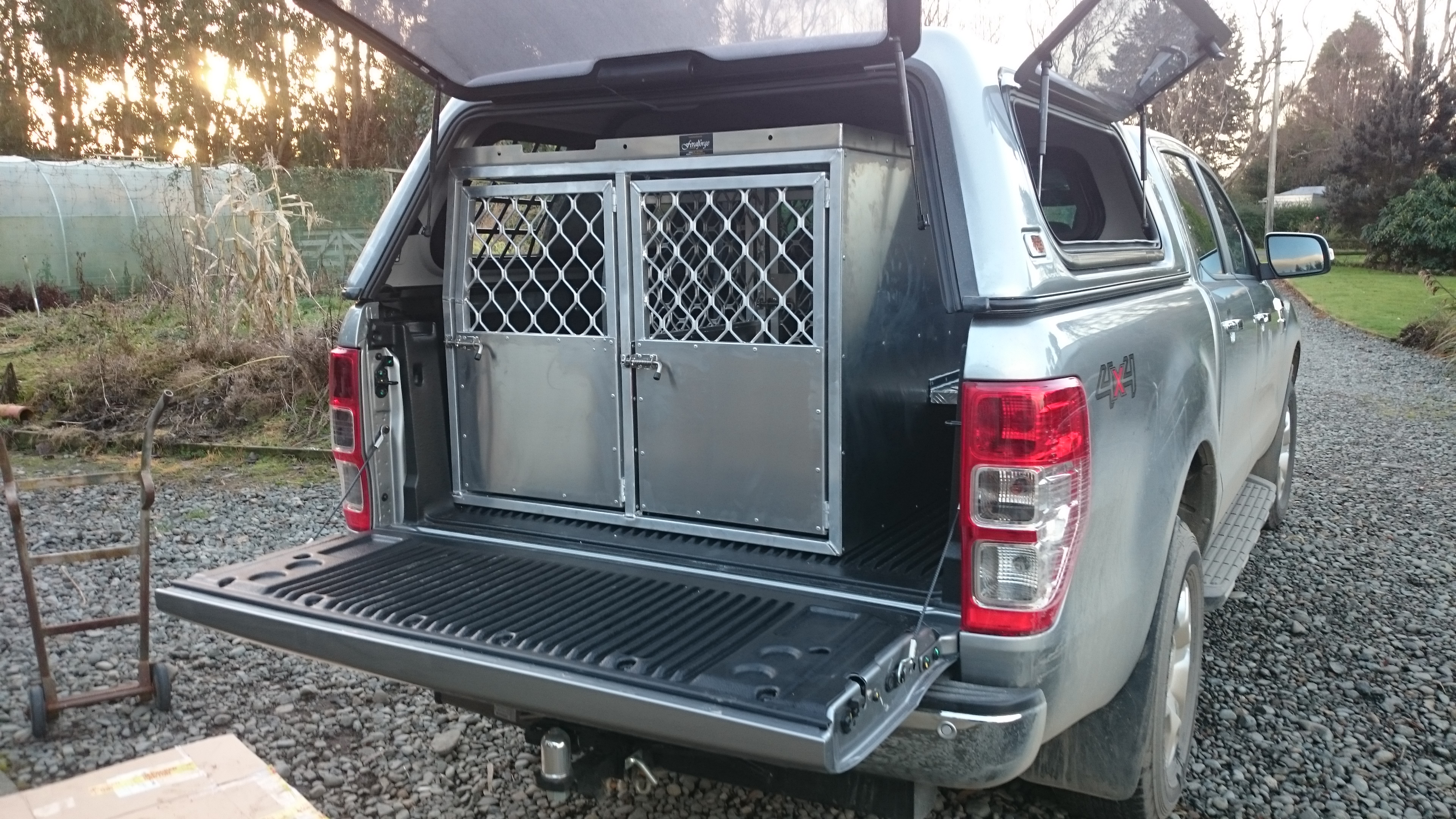 dog crate for ute